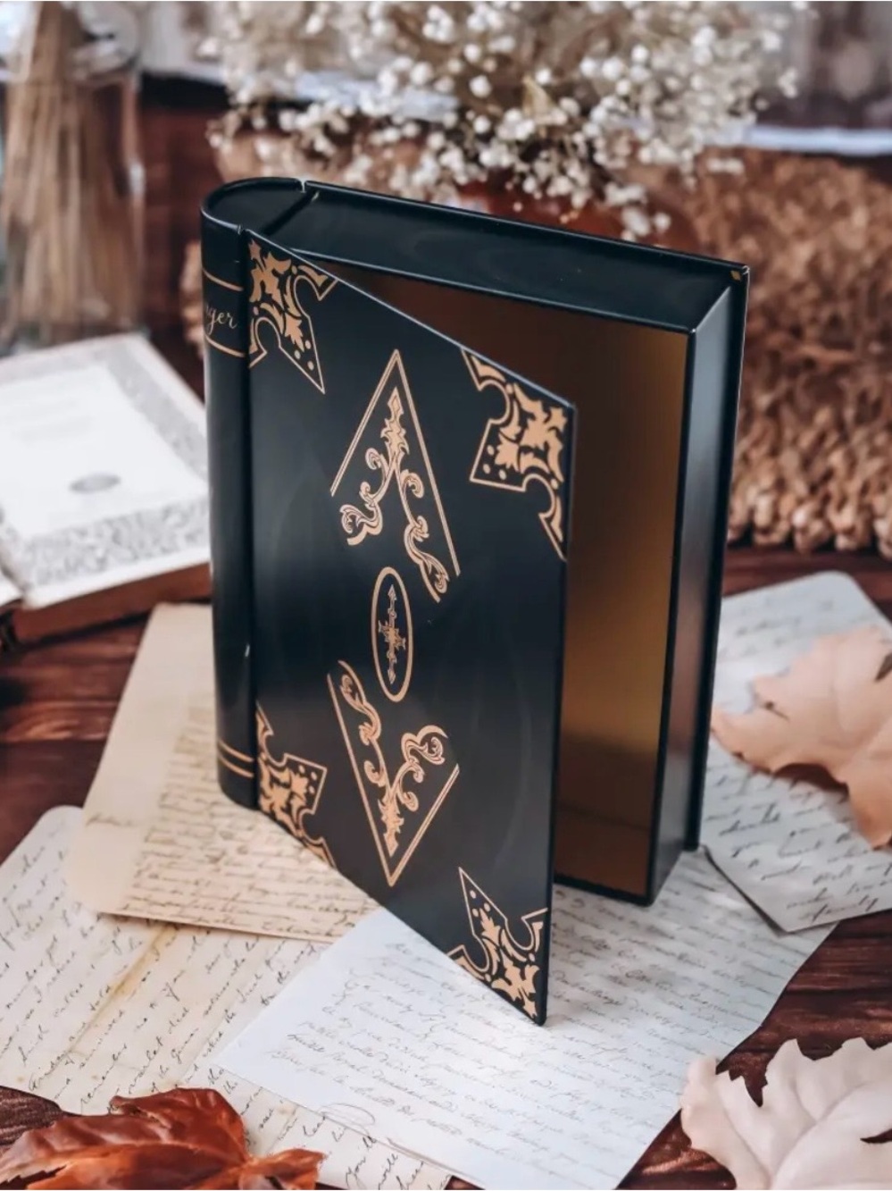 ACOTAR Shadowsinger Book Tin • Sarah J Maas • Romantic Entanglements Box